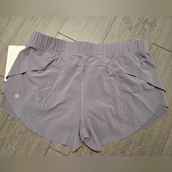 BNWT Lululemon Home Stretch shorts - size 10 - Picture 3 of 4